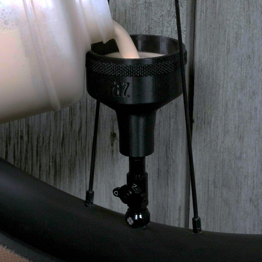 Sealant Funnel for filling tubeless bicycle tires with tire sealant. Alternative to tire sealant injector.
Muc-Off Big Bore Hybrid